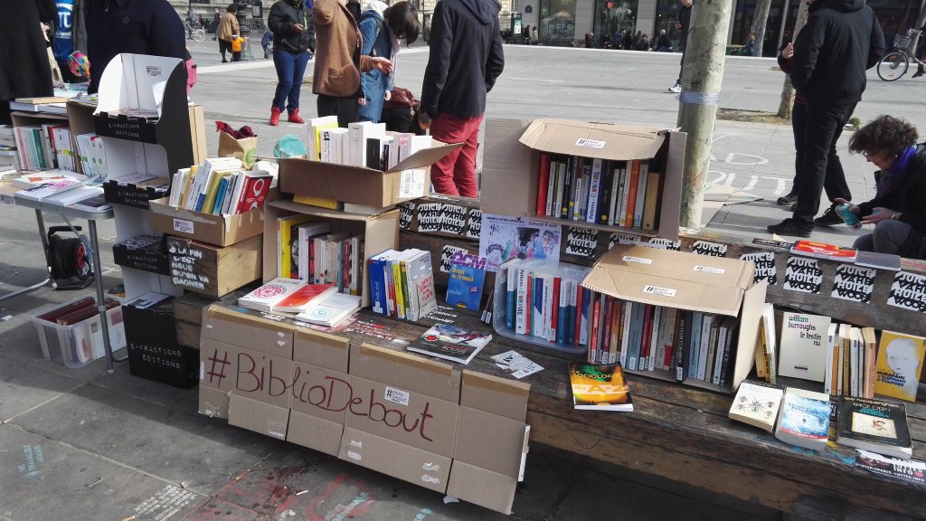 #NuitDebout : la bibliothèque éphémère bascule dans le Peer-To-Peer